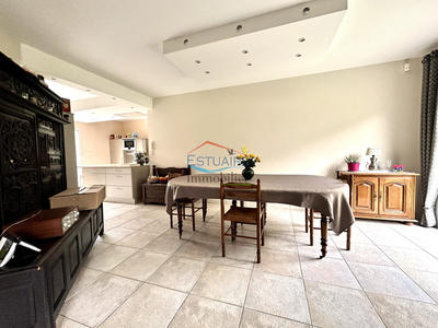 Maison traditionnelle - 161 m² - 6 pièces