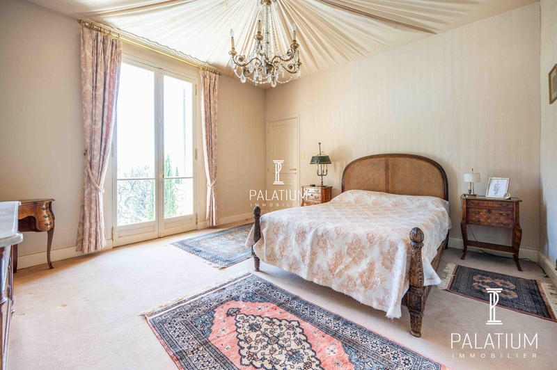 Maison - 255 m² - 7 pièces