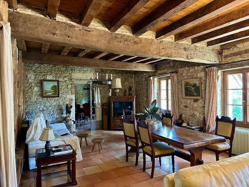 Maison - 260 m² - 8 pièces