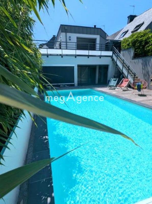 Maison - 220 m² - 7 pièces