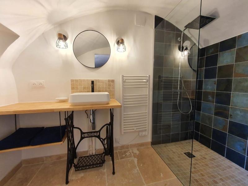 Maison - 1 281 m² - 47 pièces