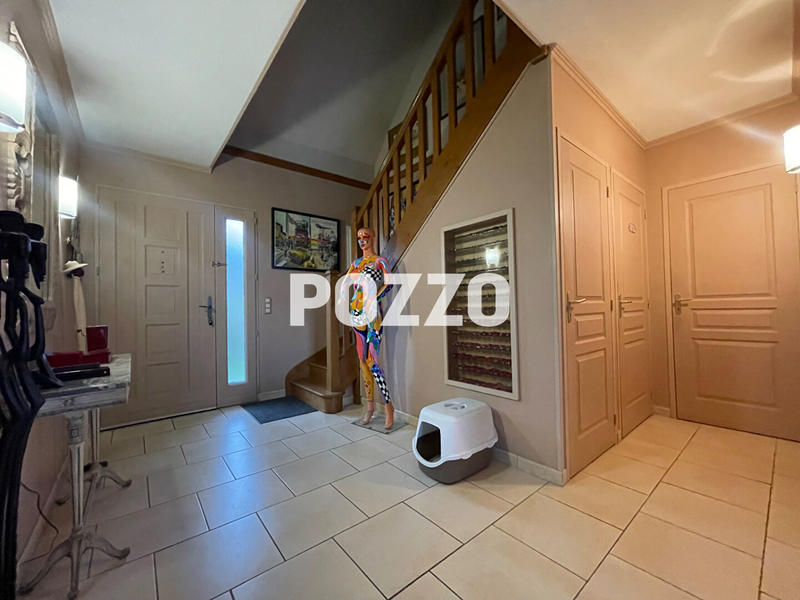 Maison - 218 m² - 7 pièces