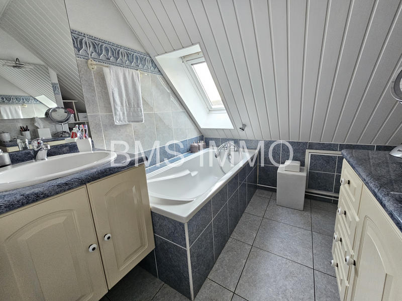 Maison - 268 m² - 10 pièces