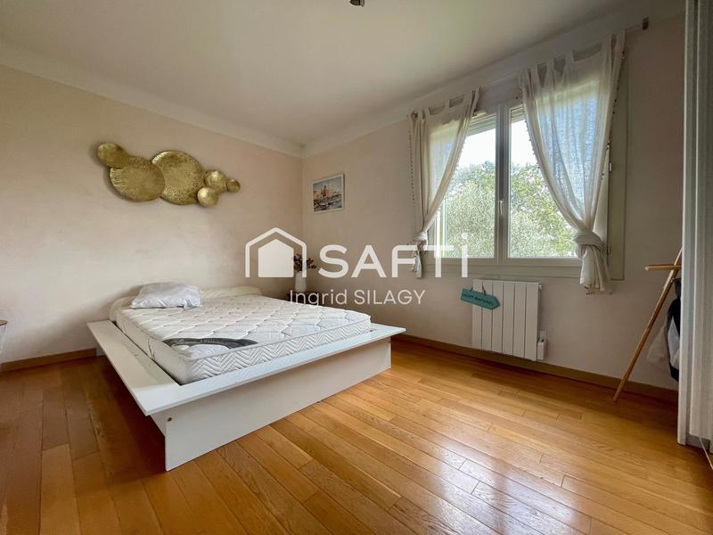 Maison - 200 m² - 7 pièces