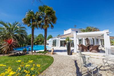 Maison - 304 m² - 7 pièces