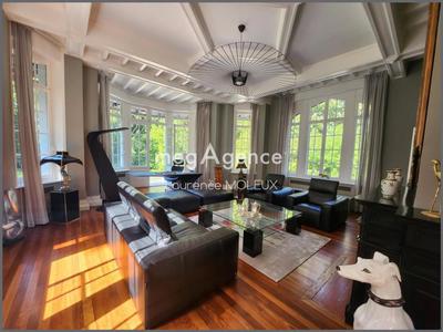 Demeure - 436 m² - 10 pièces