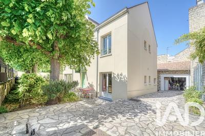 Maison - 214 m² - 8 pièces