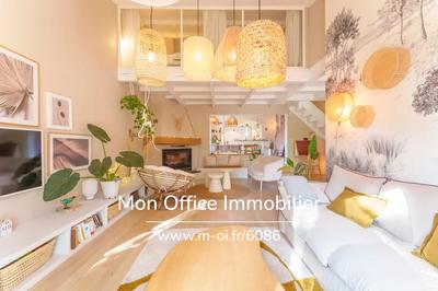 Maison - 230 m² - 8 pièces