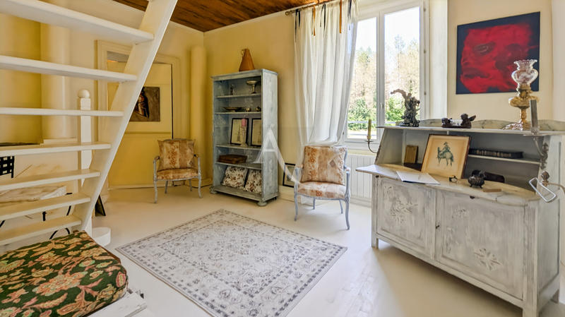 Maison - 263 m² - 12 pièces