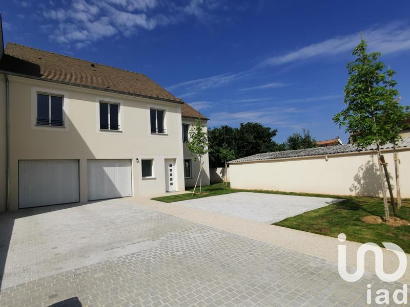Maison - 225 m² - 9 pièces