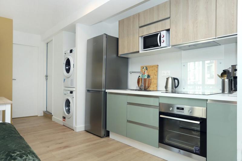 Appartement - 98 m² - 6 pièces