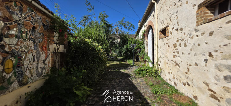 Maison - 201 m² - 7 pièces