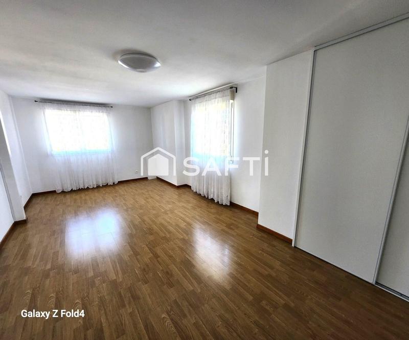 Maison - 213 m² - 9 pièces