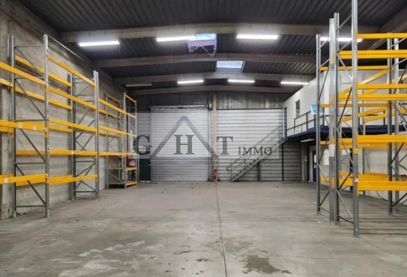 Entrepôt - 705 m²