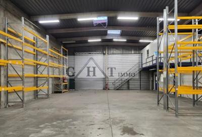 Entrepôt - 705 m²