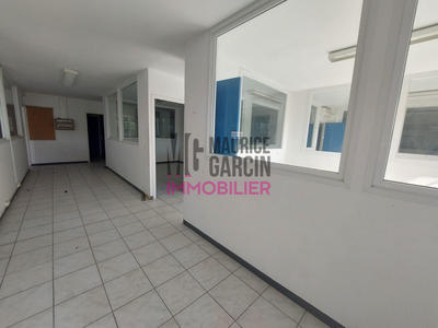 Entrepôt - 1 500 m²