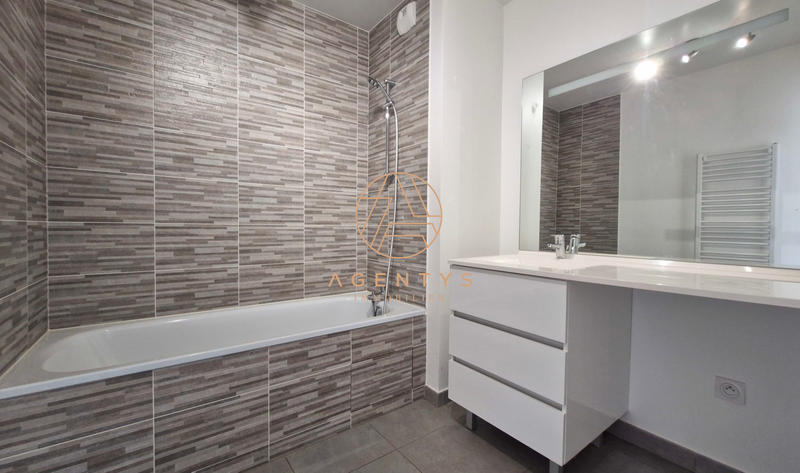 Appartement - 80 m² - 4 pièces