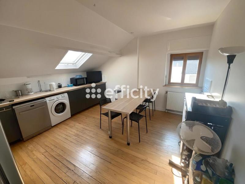 Maison - 208 m² - 11 pièces