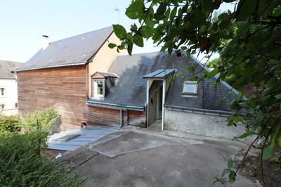 Maison - 247 m² - 11 pièces