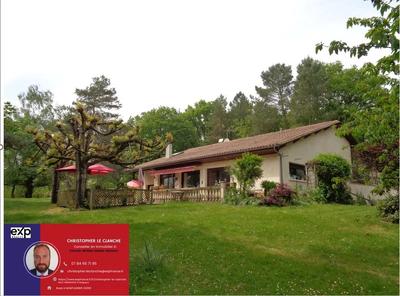 Maison traditionnelle - 190 m² - 7 pièces