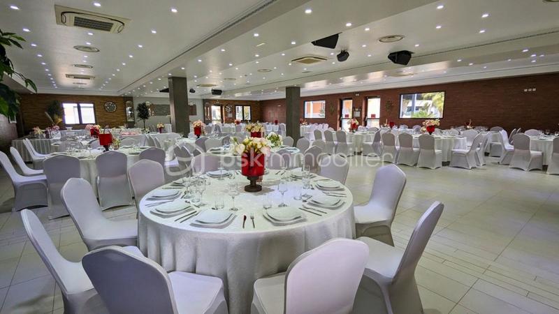 Immeuble - 1 900 m² - 30 pièces