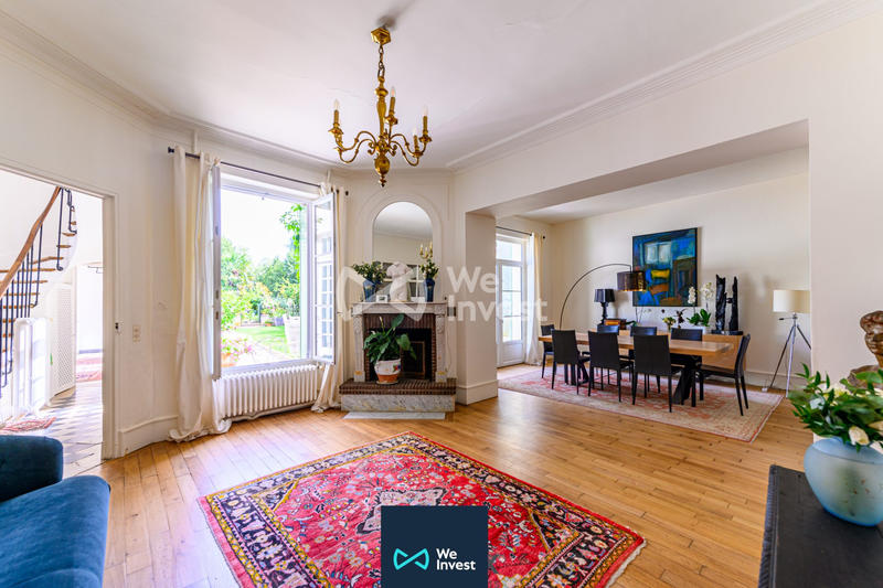 Maison - 272 m² - 9 pièces