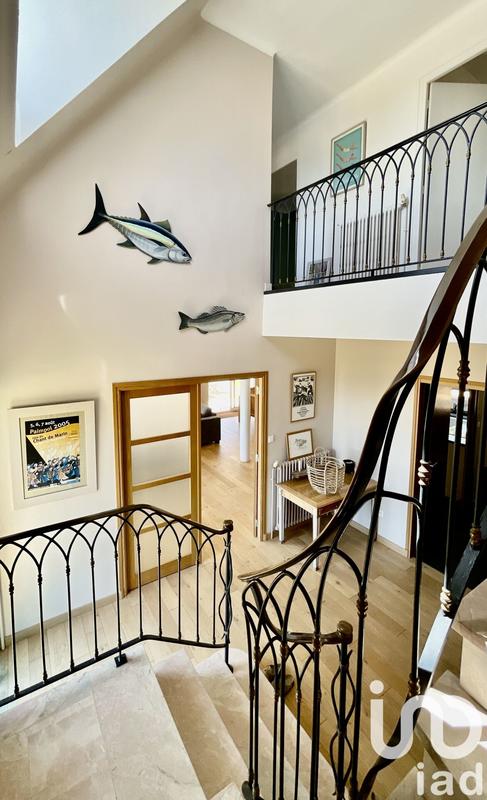 Maison - 246 m² - 8 pièces