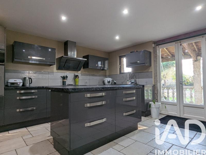 Maison - 200 m² - 8 pièces