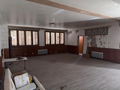 Maison - 390 m² - 9 pièces