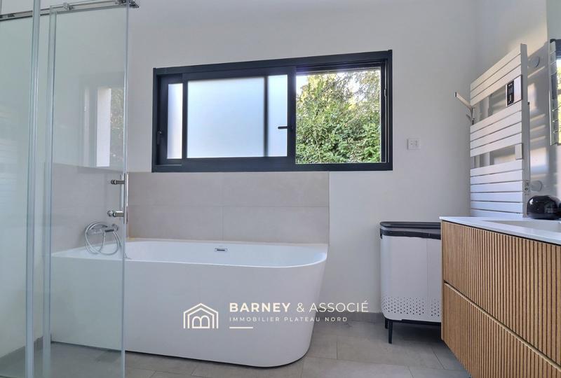 Maison - 220 m² - 7 pièces