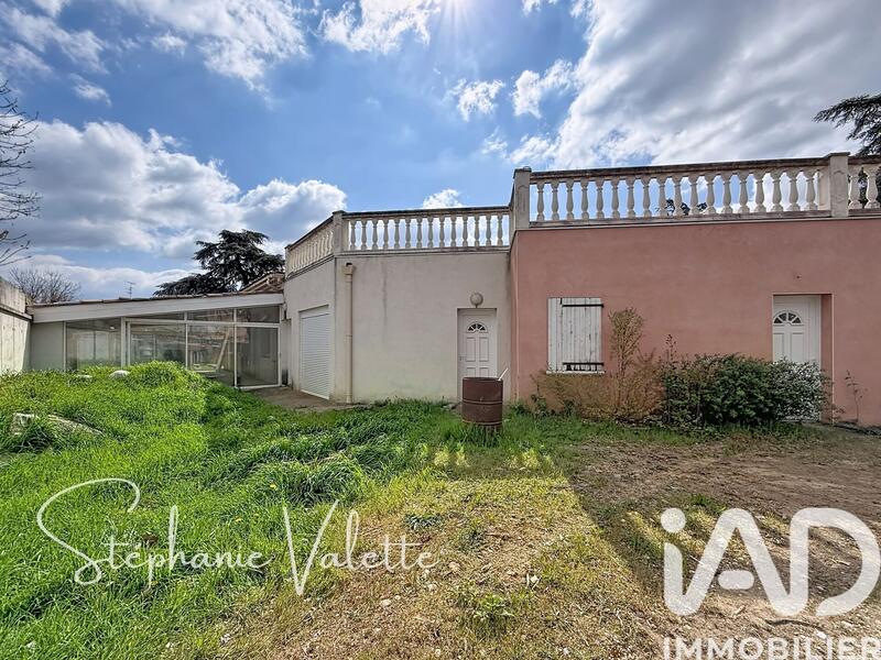 Maison - 453 m² - 18 pièces