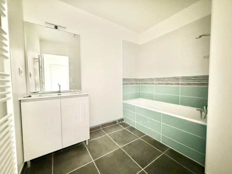 Appartement - 90 m² - 4 pièces