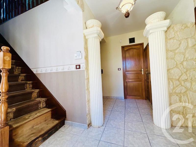 Maison - 216 m² - 7 pièces