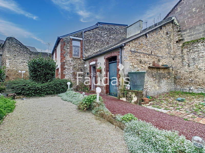 Maison - 248 m² - 10 pièces