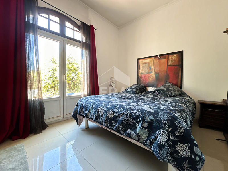 Maison - 355 m² - 12 pièces