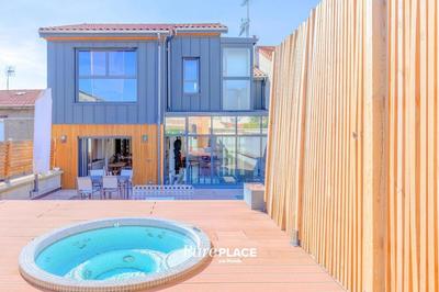 Maison - 250 m² - 7 pièces