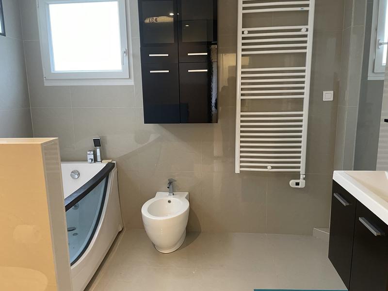 Maison traditionnelle - 176 m² - 7 pièces