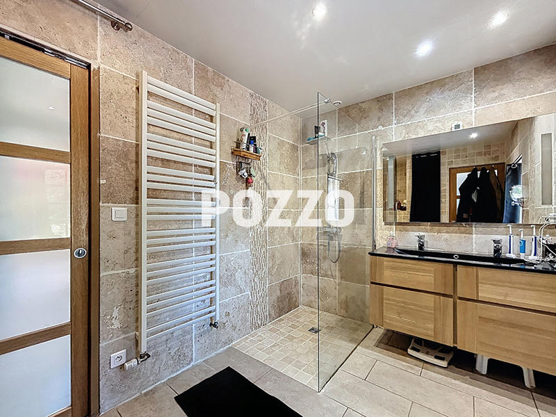 Maison - 249 m² - 10 pièces