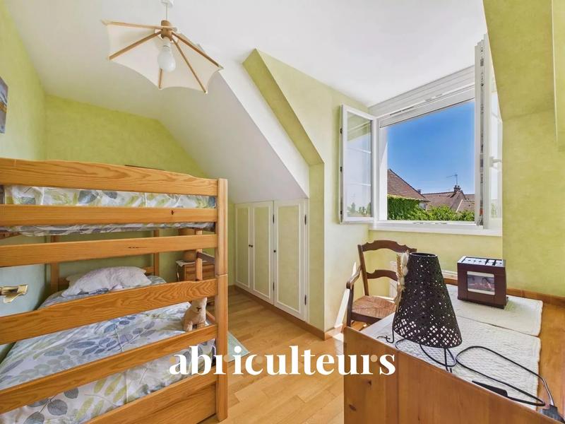 Maison - 186 m² - 7 pièces