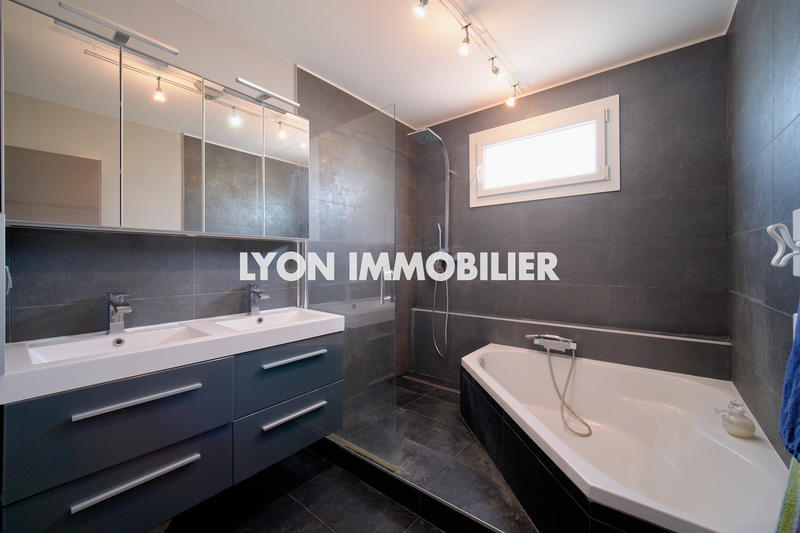 Maison - 187 m² - 7 pièces