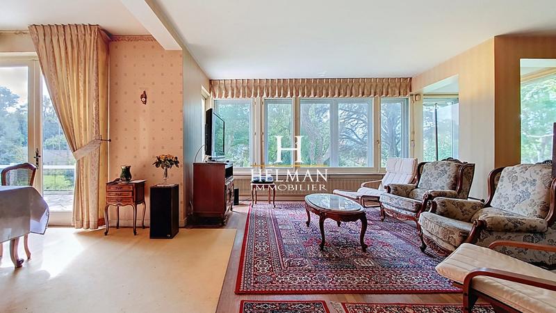 Maison - 245 m² - 10 pièces