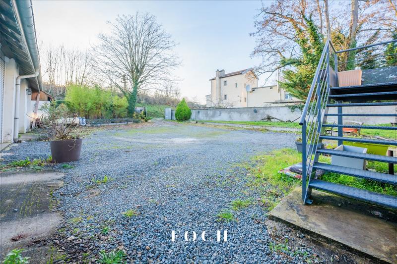 Maison - 290 m² - 8 pièces