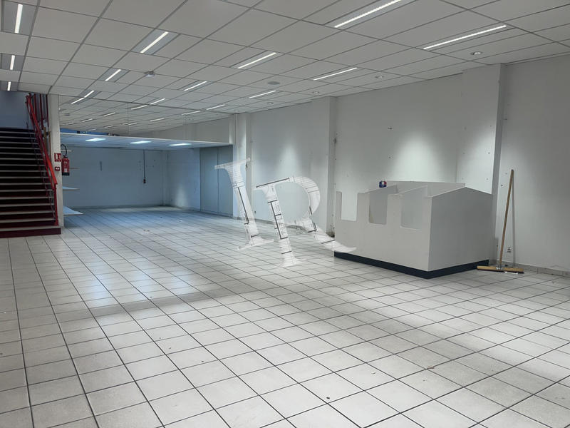 Local commercial - 806 m²