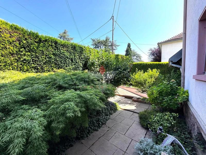 Maison - 215 m² - 8 pièces