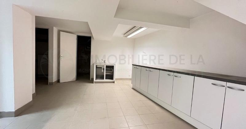 Local commercial - 324 m²