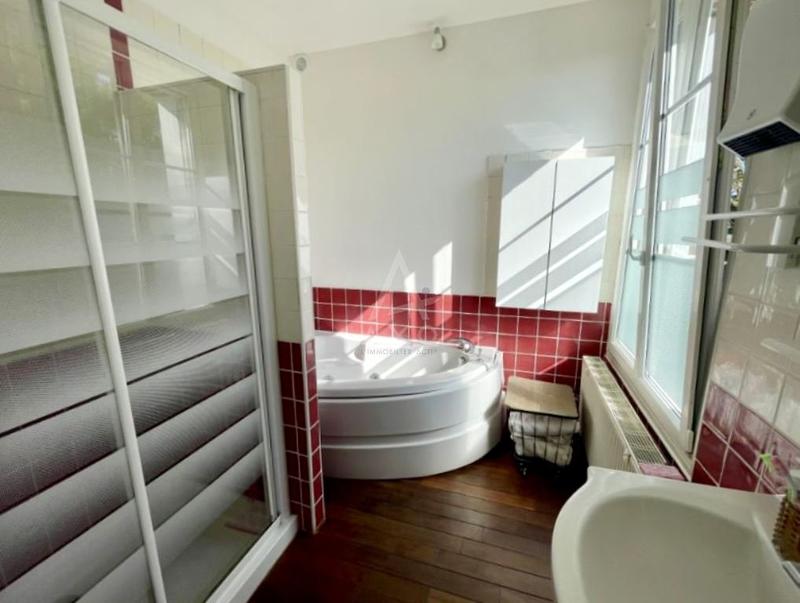 Maison - 280 m² - 11 pièces