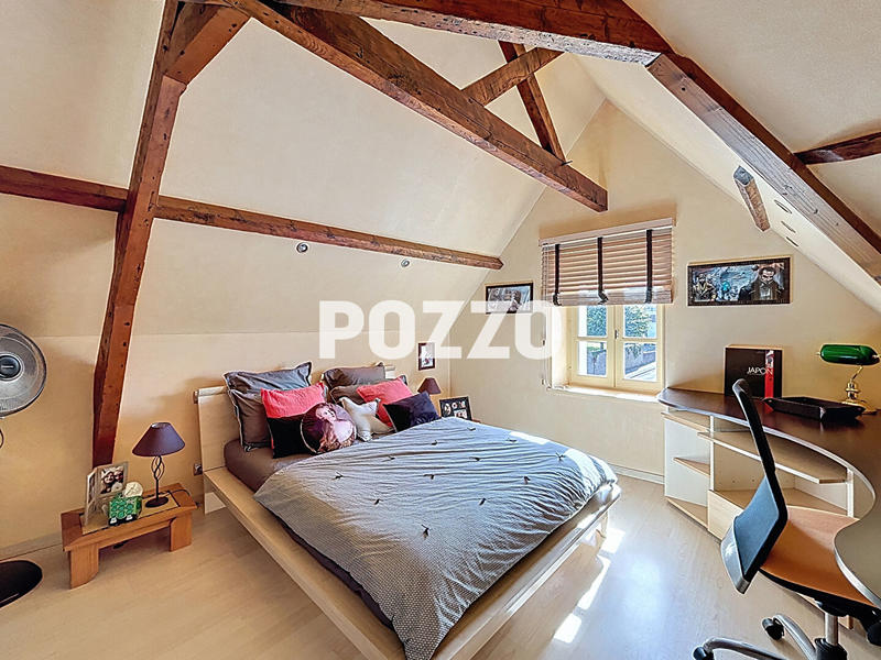 Maison - 225 m² - 10 pièces