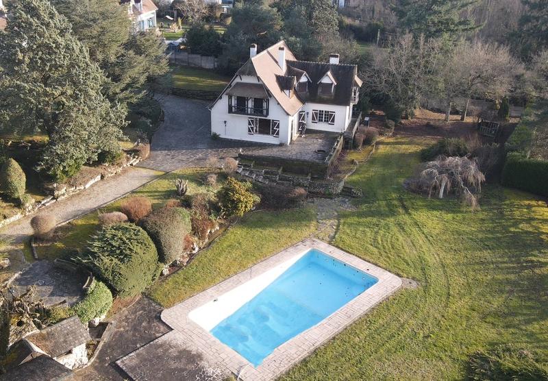 Maison - 200 m² - 7 pièces