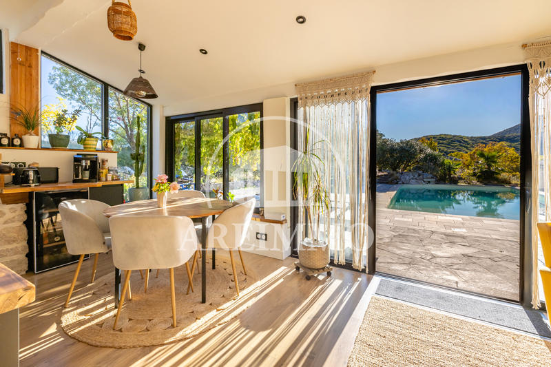 Maison - 228 m² - 11 pièces