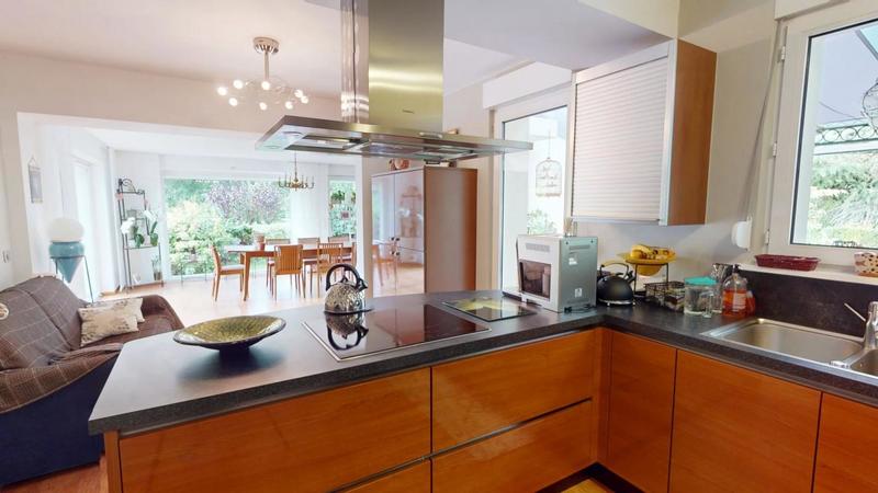 Propriété - 295 m² - 10 pièces